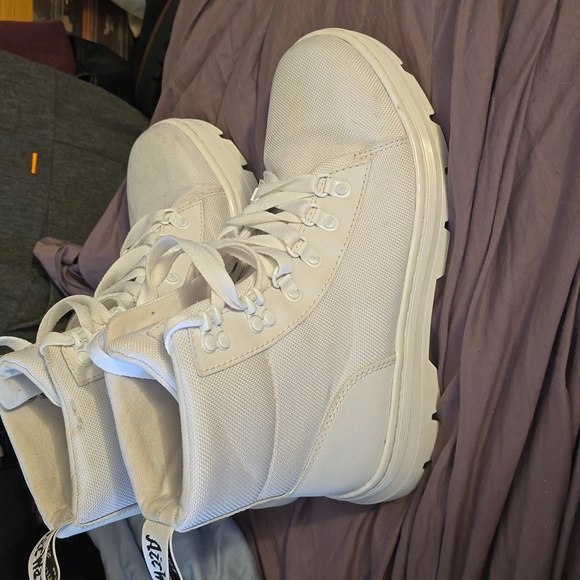 Dr. Martens - Picture 4 of 8